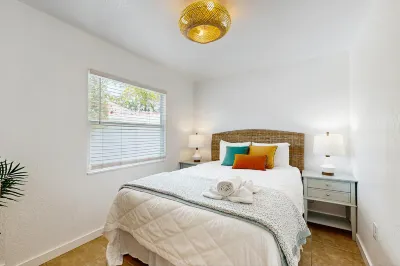 Well-Furnished Beach Condo w/Shared Swimming Pool, Washer/Dryer, Free WiFi