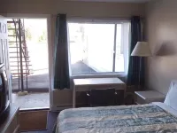 Bay Lake Inn - Frontiersman Motel Hotels in Timiskaming District