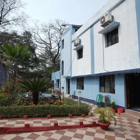 Hotel Shantinivas