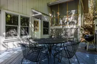 Secluded Retreat - Screened HotTub, Resort Pools, Fast WiFi Hotels in Cosby