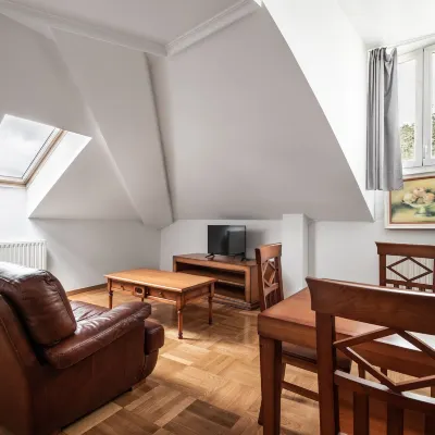 Apartamentos El Cid Hotel dekat Centro de Arte Caja de Burgos CAB