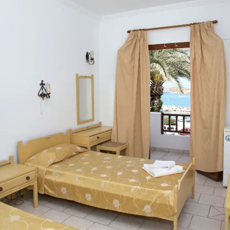 Asterias Hotel - Seafront