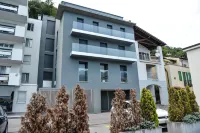 One Only Lake View Penthouse No01 Hotels near Swissminiatur