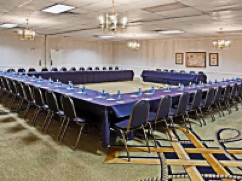 Days Inn by Wyndham Warren Hotels in Warren