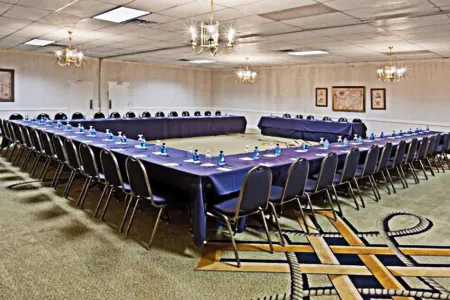 Days Inn by Wyndham Warren