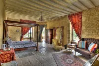 Château de Blavou Hôtels à : Saint-Martin-des-Pézerits