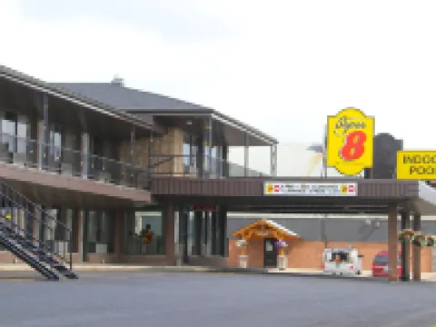 Super 8 by Wyndham Hearst on Hotels in Hearst