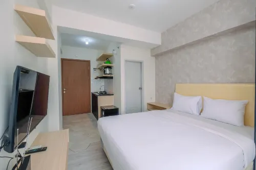 Comfy and Stylish Studio Podomoro Golf View Apartment by Travelio - Parkplatz