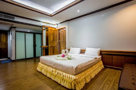 ห้องครอบครัวทริปเปิล หลายเตียง ปลอดบุหรี่ วิวสวนสาธารณะ