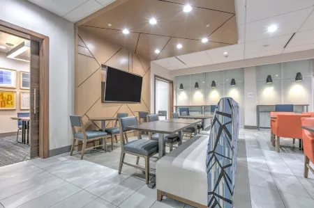 Holiday Inn Express & Suites Dallas – Plano North