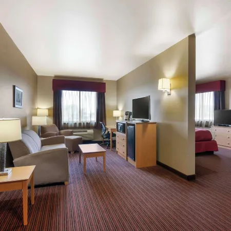 Best Western Golden Prairie Inn  Suites