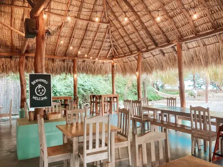 The Happy Coconut Resort: Private Room