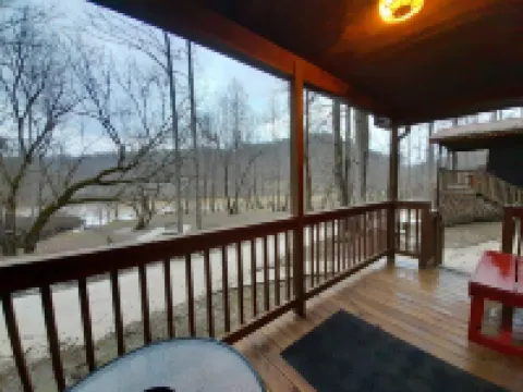 Cozy & Efficient cabin w/ river access. Pet Friendly!