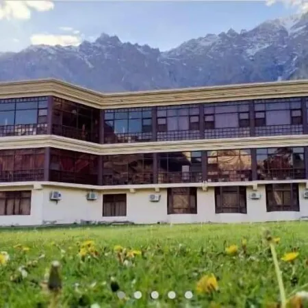 Hunza Darbar Hotel Отели в г. Гилгит