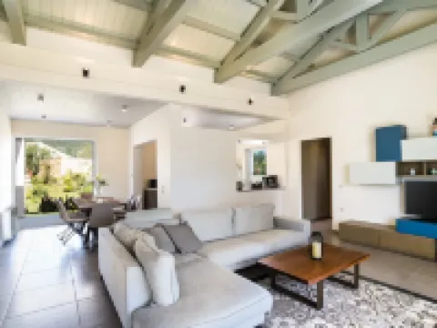 Three Stars Luxury Villas Hotels in Moraitika