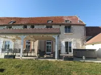 Chambre d'hôtes le Domaine des Hirondelles Hotels in Provins
