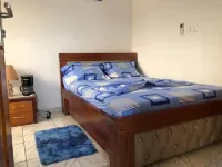 1 Bed Studio Sleeps 2 - Canal Views Balcony Wifi