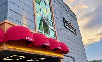 Focus Park SUIT Hotel