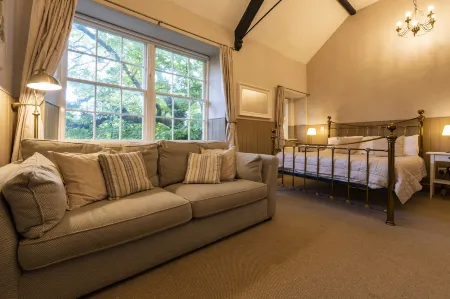 Swan Hotel Отели в г. Falfield