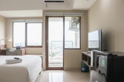 Modern Look and Homey Studio Apartment Gateway Park LRT City Hotels near GKPI Rawamangun