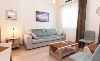 Trendy 2 Bd Apt in Galatsi
