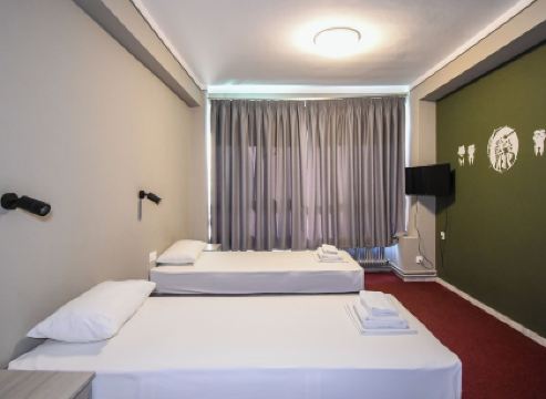 Stay Hybrid Youth Hostel