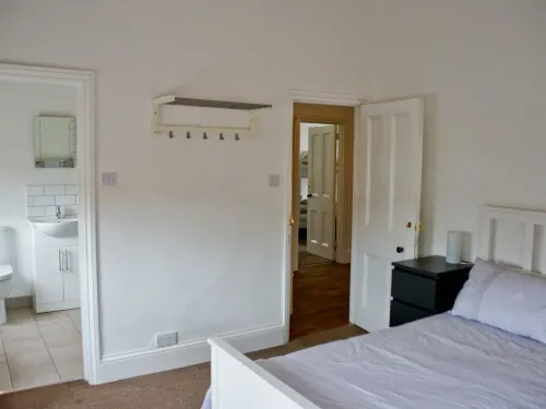 Corner House Apartment - 3-Star