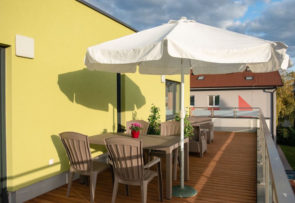 Gold Hotel III Over view