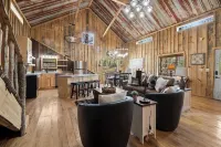 Hidden Oaks Elite Cabin # 4