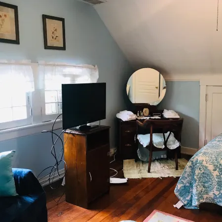 Six Acres Bed & Breakfast