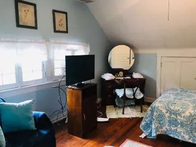 Six Acres Bed & Breakfast Hotels near North Bend Crossing Shopping Center