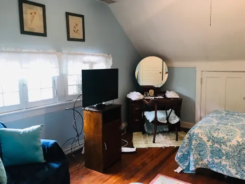 Six Acres Bed & Breakfast Hotels in Cincinnati