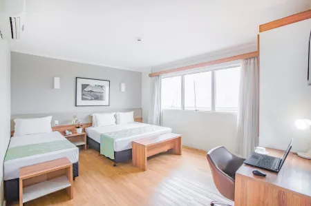 Iate Hotel Centro Florianópolis Отели рядом с достопримечательностью «Hercilio Luz Bridge»