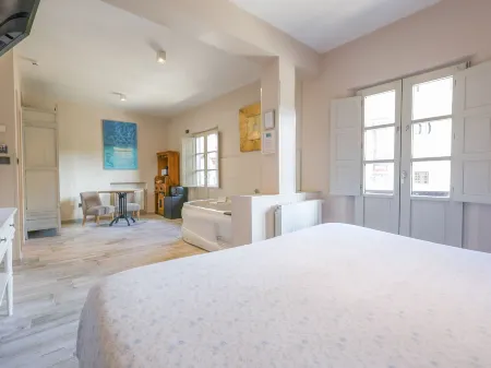 Akla Suites Con Jacuzzi Santillana