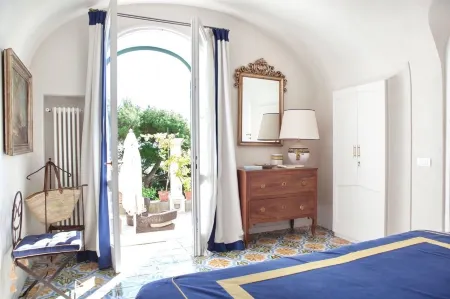 Villa Capri Marina Отели рядом с достопримечательностью «Via Camerelle»