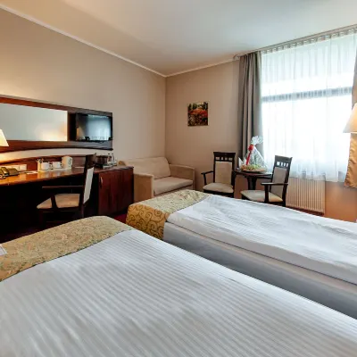 Grand Royal Hotel Hôtels à proximité de : Stade municipal de Poznań