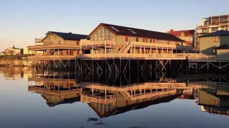 Grønnbuene Rorbu Hotel Отели в г. Анденес
