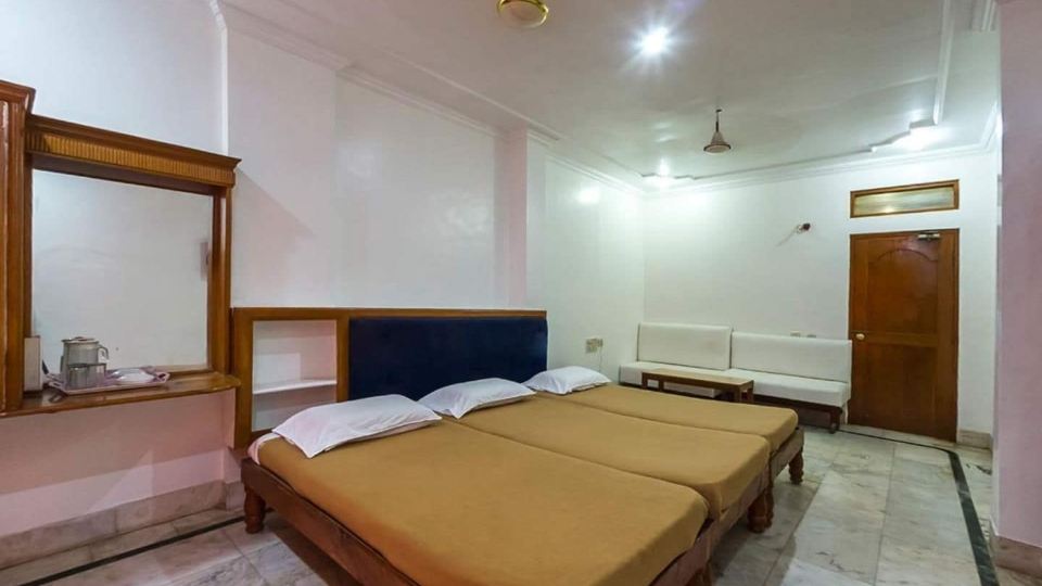 Iroomz Shanbhag Towers International