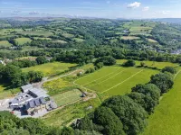 Hopkins Retreat Farm - 5 Bedroom House - Swansea Hotels in Mawr