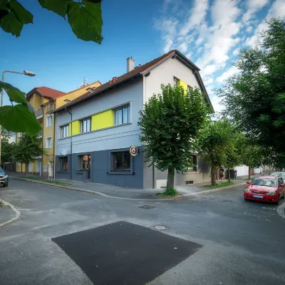 Apartmány U Gigantu Hotel dekat Stasiun Kereta Utama Pilsen (Plzeň hlavní nádraží)