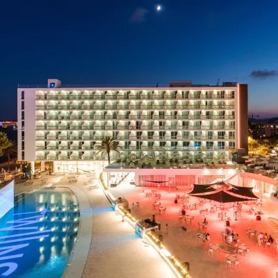 The Ibiza Twiins - Hotel dekat Pantai Bossa