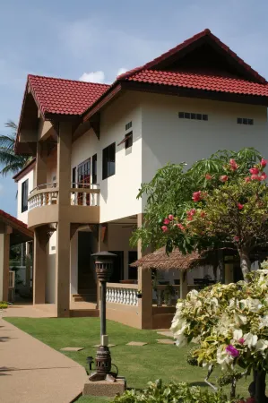 Long Beach Inn Отели рядом с достопримечательностью «Tham Phraya Nakhon»