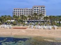 Aquamare Beach Hotel & Spa Hotele w: Pafos