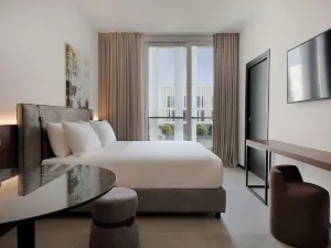 J Hotel