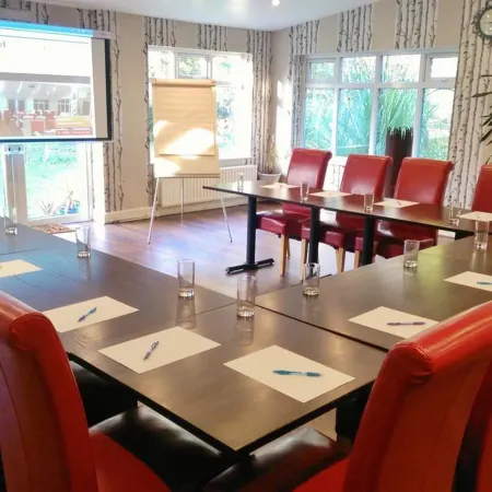 Avis Hotel