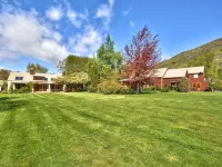 Manata Homestead & Lodge Hotels near Queenstown Airport