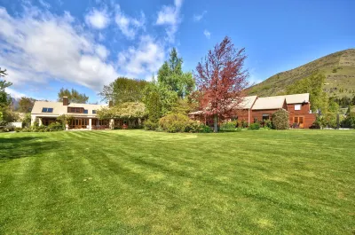 Manata Homestead & Lodge