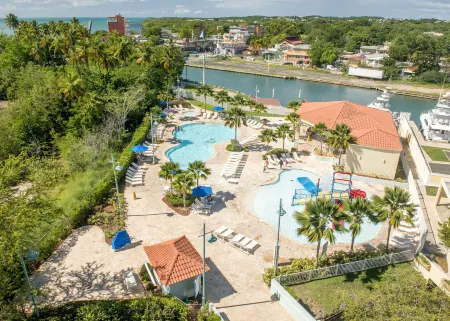 Aquarius Vacation Club at Boqueron Beach Resort Отели в г. Бахура
