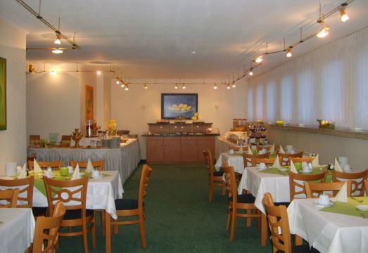 시티 호텔 도이체스 하우스 썸네일