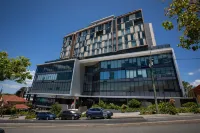 Essence Suites Taringa Hotels in Toowong